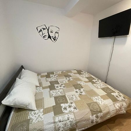 Mossapartments Bukares Bagian luar foto