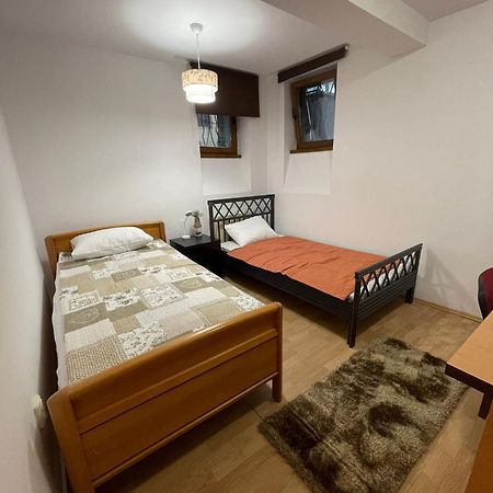 Mossapartments Bukares Bagian luar foto