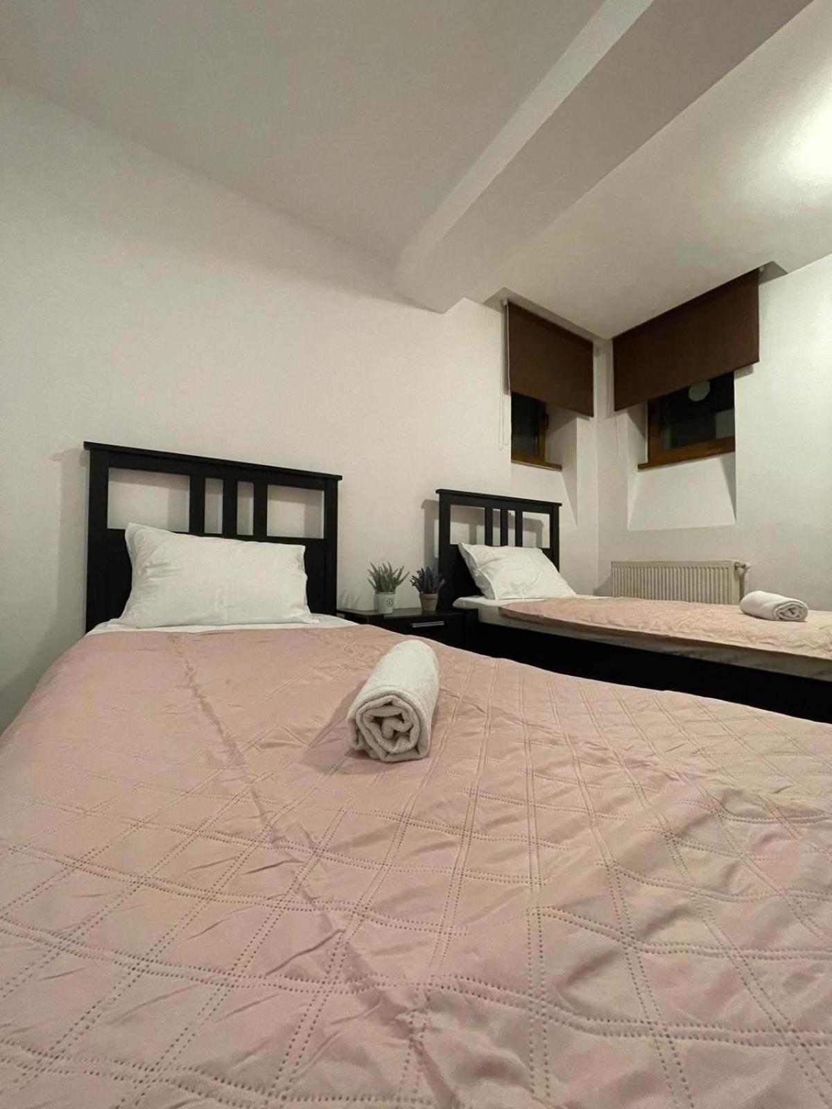 Mossapartments Bukares Bagian luar foto