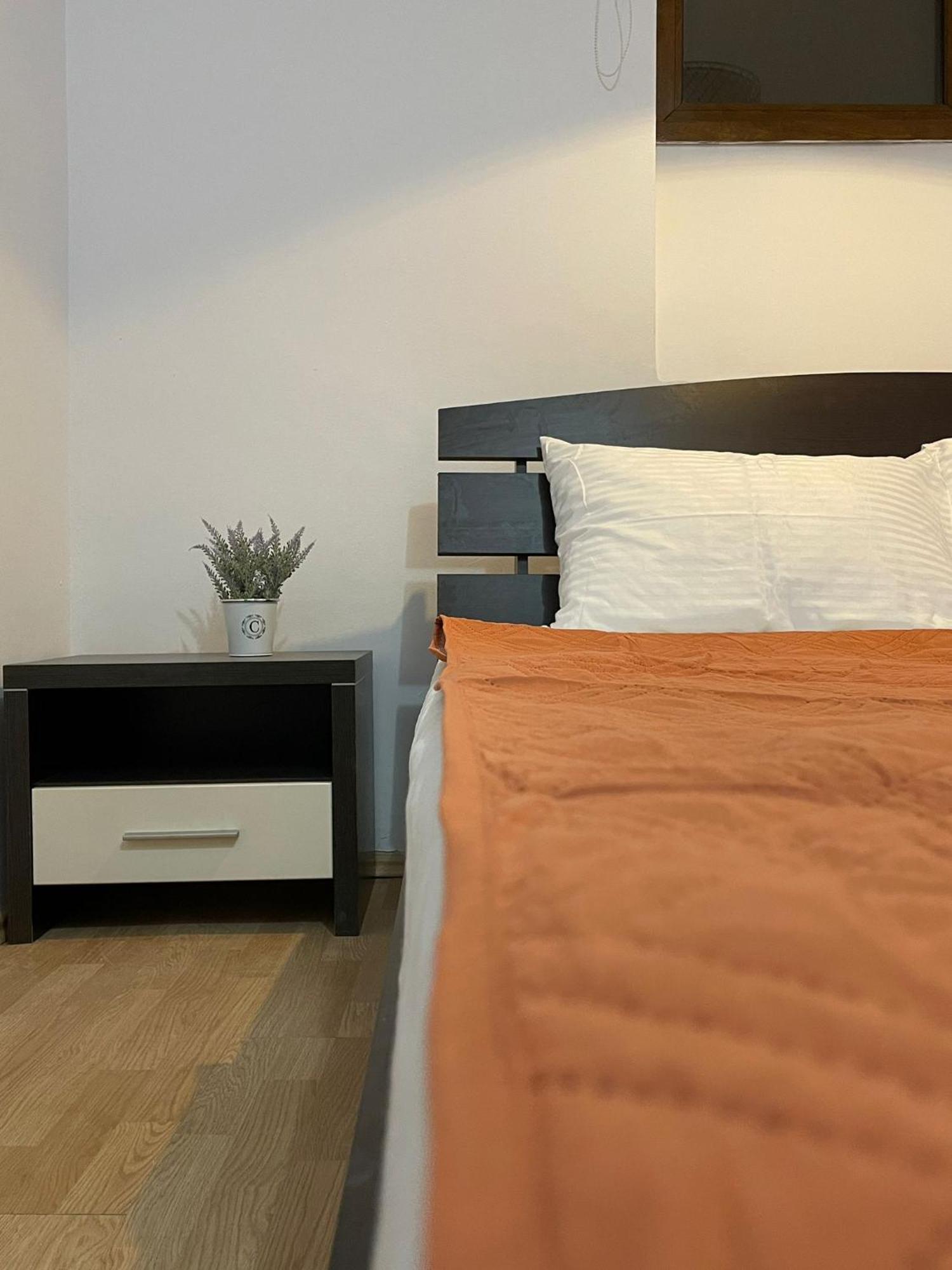Mossapartments Bukares Bagian luar foto