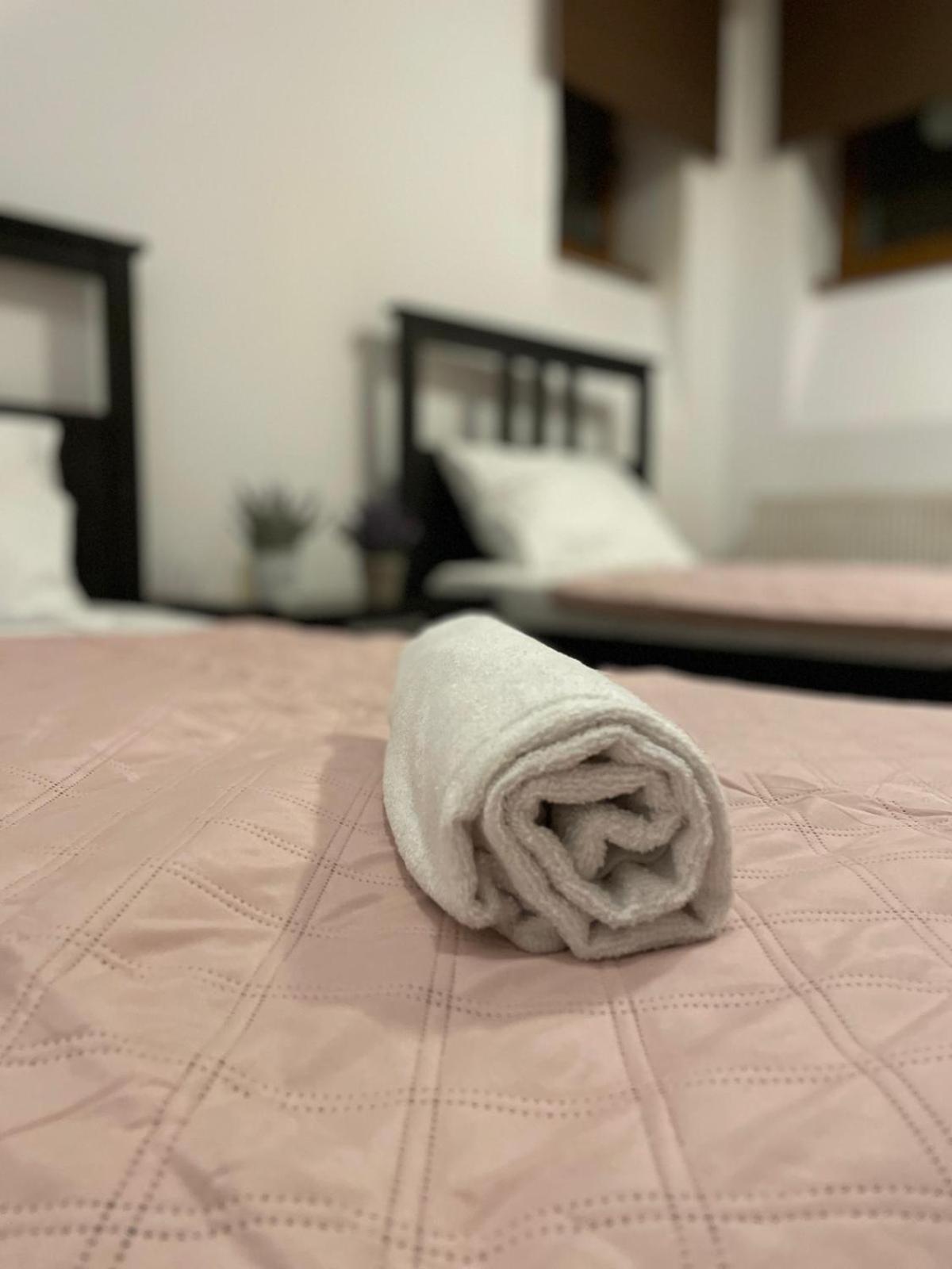 Mossapartments Bukares Bagian luar foto