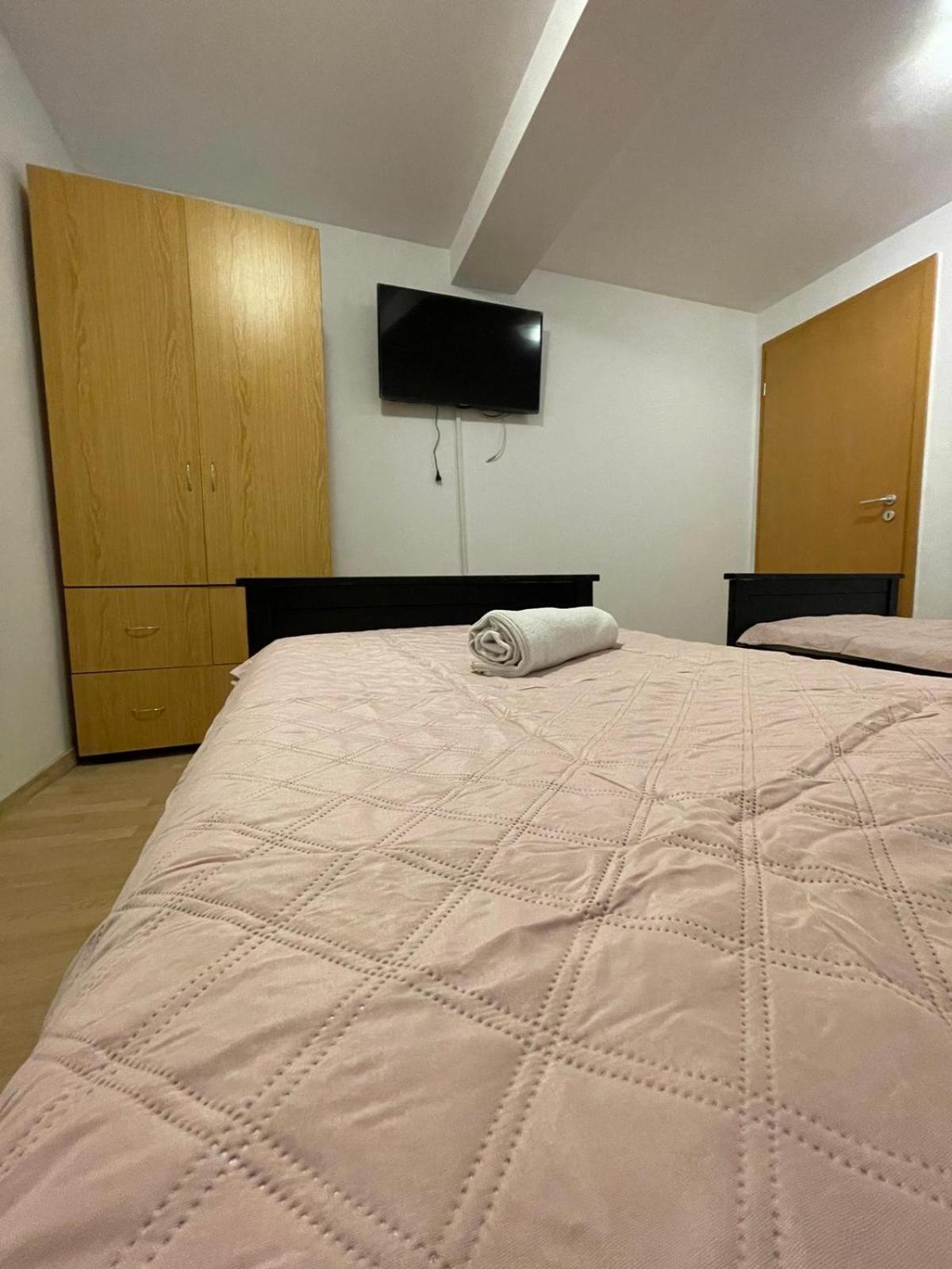 Mossapartments Bukares Bagian luar foto