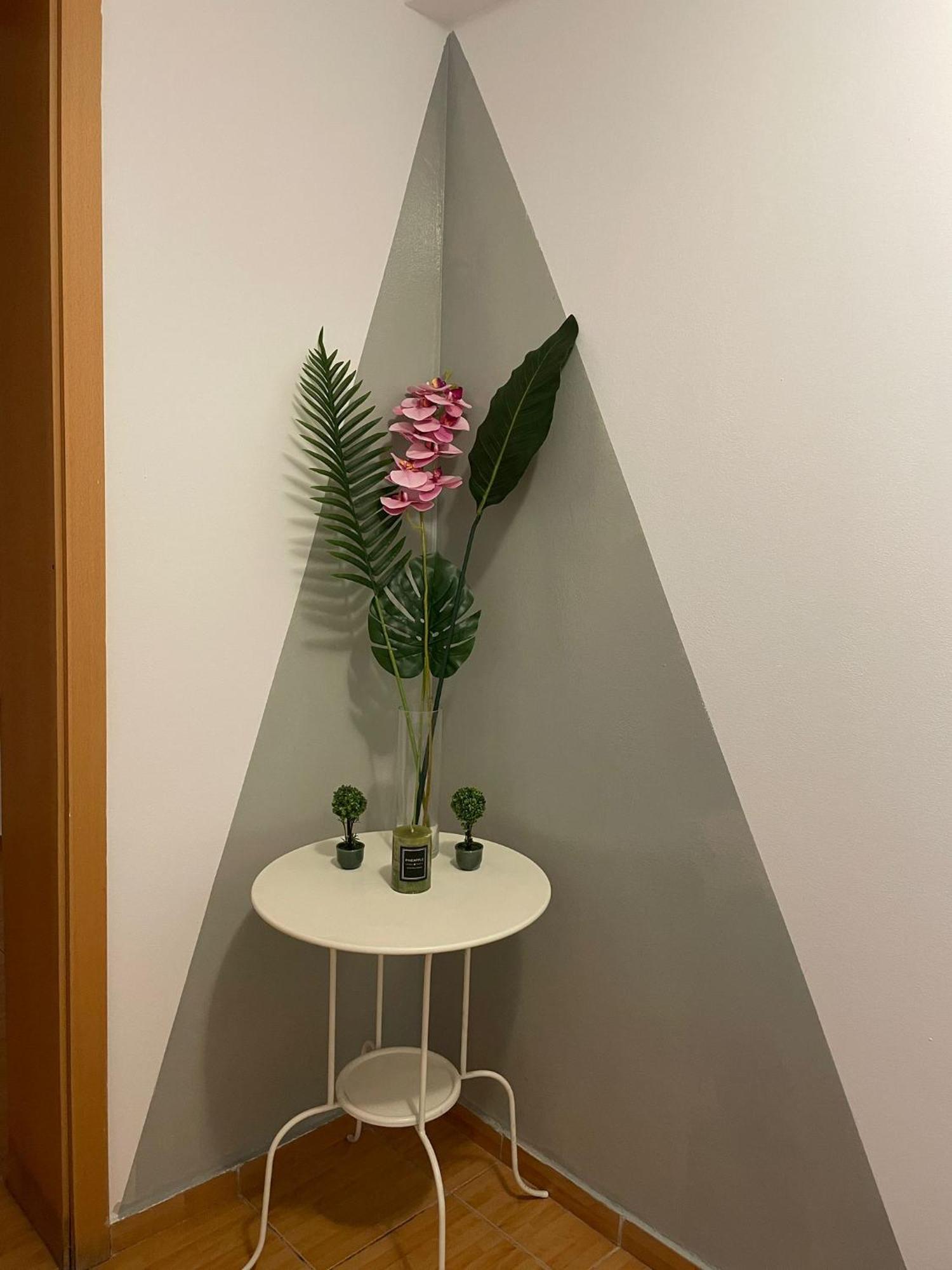 Mossapartments Bukares Bagian luar foto