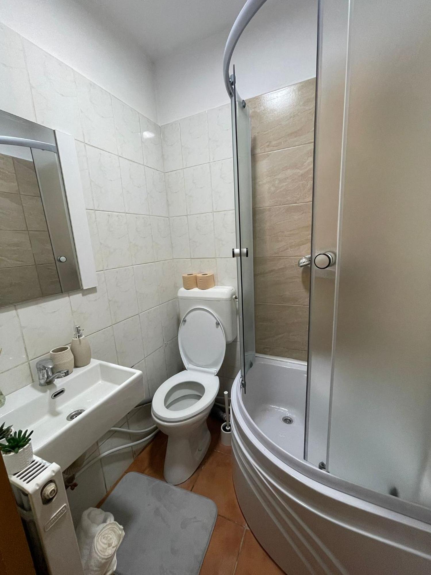 Mossapartments Bukares Bagian luar foto
